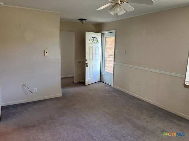 303 Ridge St in Copperas Cove, TX - Foto de edificio - Building Photo