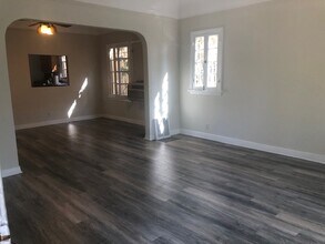 410 N Orange Grove Ave, Unit 410 in Los Angeles, CA - Building Photo - Building Photo