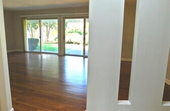 1117 Summit Hills Ln in Naperville, IL - Foto de edificio - Building Photo