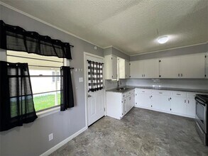 806 W 8th St in Taylor, TX - Building Photo - Building Photo