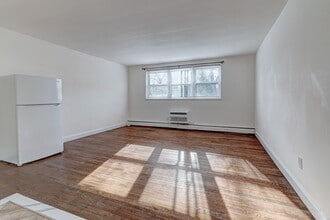 22 Cottage St in South Orange, NJ - Building Photo - Building Photo