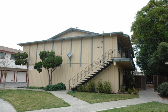 3813 Barker Dr in San Jose, CA - Foto de edificio - Building Photo