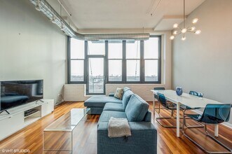 1224 W Van Buren St in Chicago, IL - Building Photo - Building Photo