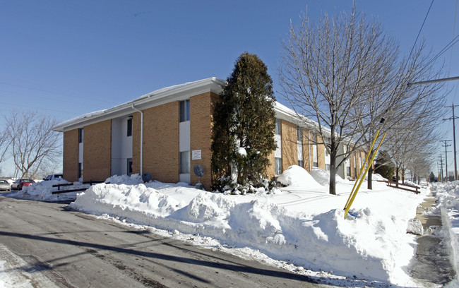 Courtyard Apartments in Kenosha, WI - Building Photo - Building Photo