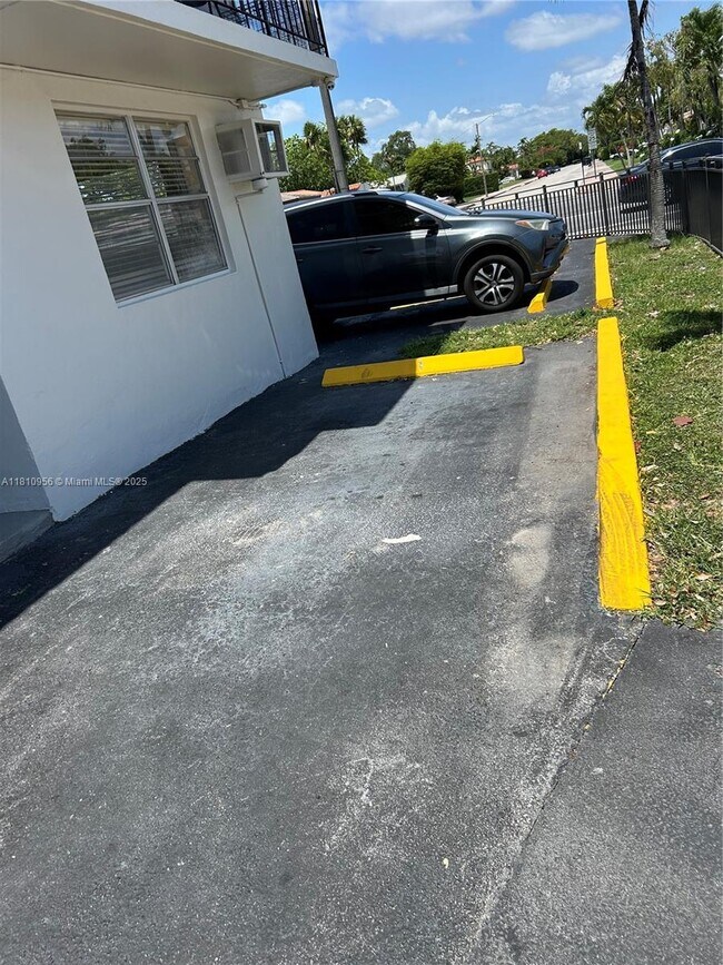 543 SW 37th Ave in Miami, FL - Building Photo - Building Photo
