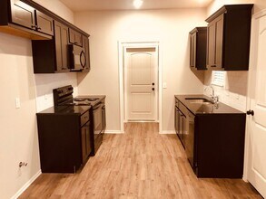 344 Chalk Hill Ct in Edmond, OK - Building Photo - Building Photo