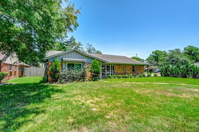 1202 Shadeland Dr