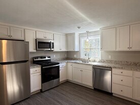 484 Victory Hwy, Unit 3 in North Smithfield, RI - Building Photo