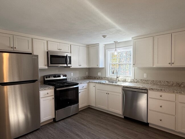 484 Victory Hwy, Unit 3