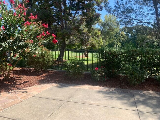property at 4518 Avondale Cir