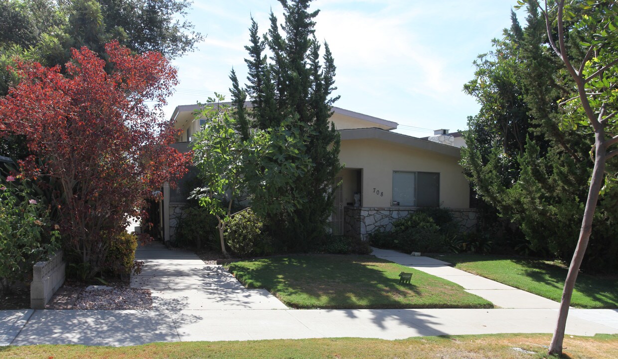 708 E Palm Ave in Burbank, CA - Building Photo