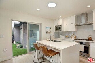 9039 Norma Pl in West Hollywood, CA - Building Photo - Building Photo