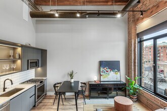 729 N Sangamon St, Unit 304 in Chicago, IL - Building Photo - Building Photo