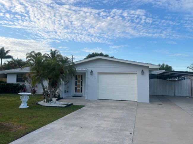1313 Mango Ave in Venice, FL - Building Photo - Building Photo