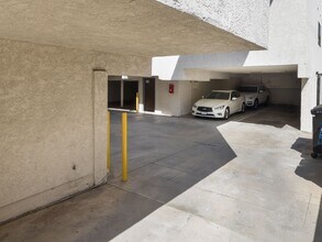 26128 Belle Porte Ave in Los Angeles, CA - Foto de edificio - Building Photo