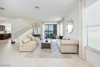 13905 Luna Dr in Naples, FL - Foto de edificio - Building Photo