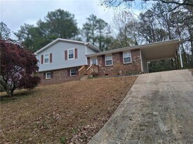 6680 Cambridge Dr in Rex, GA - Building Photo