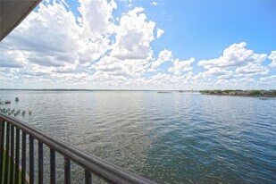 7037 Kingston Cove Ln in Willis, TX - Building Photo