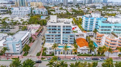 200 Ocean Dr in Miami Beach, FL - Foto de edificio - Building Photo