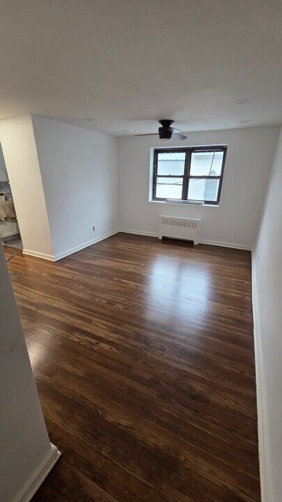 165 Vroom St, Unit 2J in Jersey City, NJ - Foto de edificio