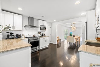 204 E Dickens Ave in Northlake, IL - Building Photo - Building Photo