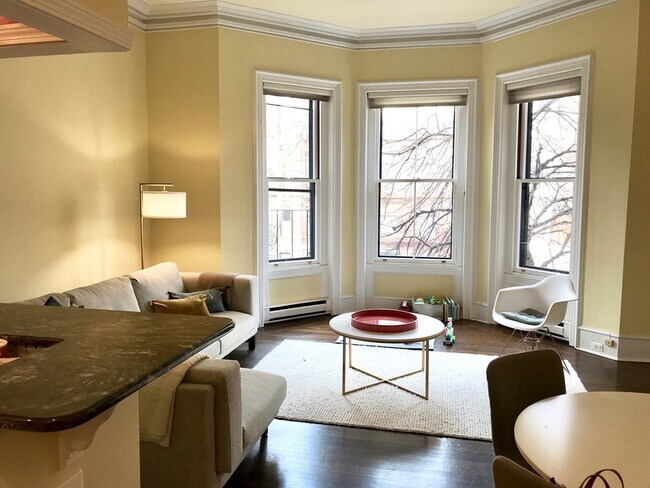 241 Beacon St, Unit 3 in Boston, MA - Building Photo - Building Photo