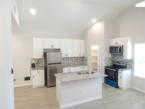 230 Northlawn St in Montgomery, TX - Building Photo - Building Photo