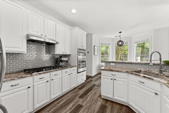 7016 Bending Oak Rd in Austin, TX - Building Photo - Building Photo