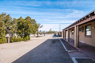 Howdy Manor Apartments in Tucson, AZ - Foto de edificio - Building Photo