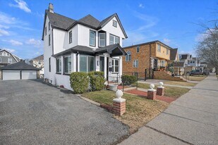 154-25 13th Ave in Queens, NY - Building Photo