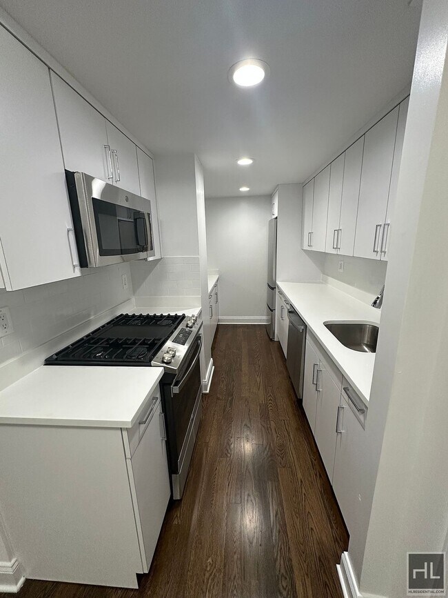 EAST 56 STREET in New York, NY - Building Photo - Building Photo