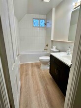 218 N Main St, Unit 2 in Crystal Lake, IL - Foto de edificio - Building Photo