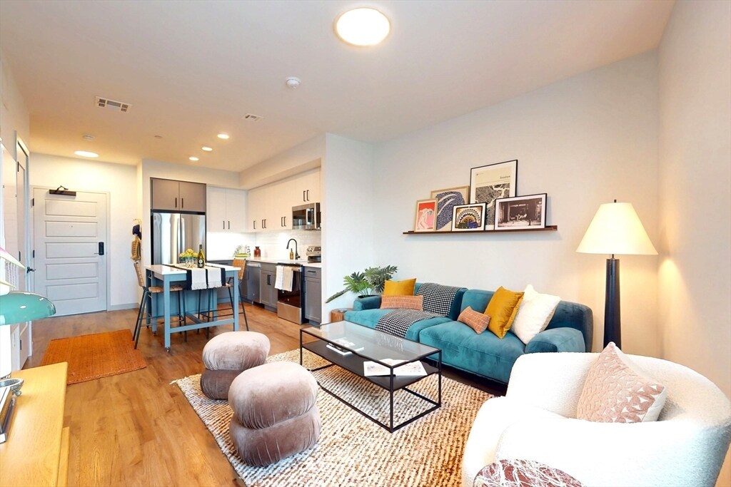 80 Rugg Rd in Boston, MA - Foto de edificio