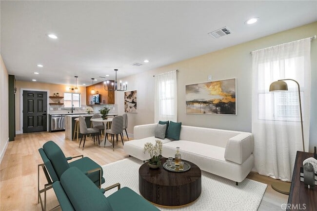 745 W 106th St in Los Angeles, CA - Foto de edificio - Building Photo