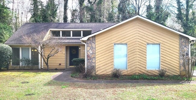 property at 2228 N Woods Ct