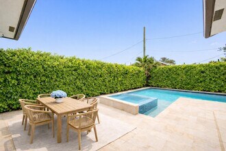 7606 S Olive Ave in West Palm Beach, FL - Building Photo - Building Photo