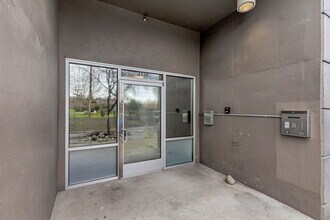 2530 15th Ave W, Unit 403 in Seattle, WA - Foto de edificio - Building Photo