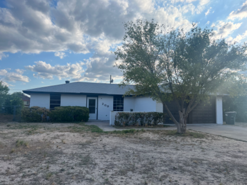 200 Arroyo Dr in Del Rio, TX - Building Photo