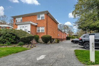 451 Main St in Northport, NY - Building Photo - Building Photo