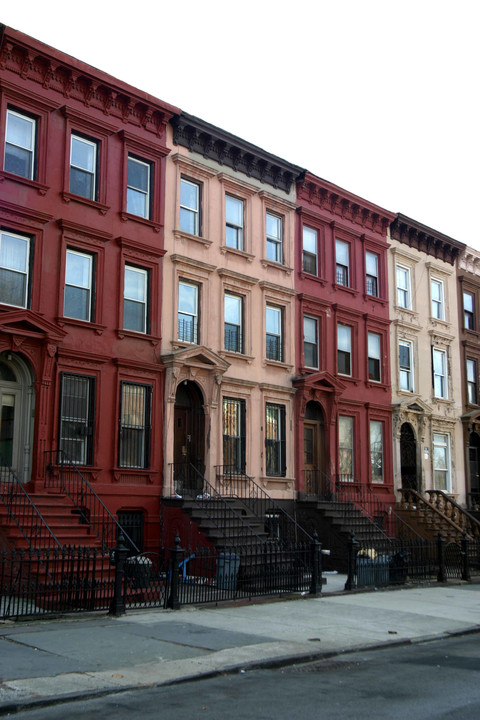 16 Hancock St in Brooklyn, NY - Building Photo