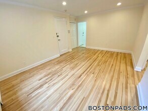 76 St Paul St in Brookline, MA - Building Photo - Building Photo