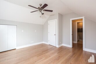 2437 N Ashland Ave, Unit 2F in Chicago, IL - Building Photo - Building Photo