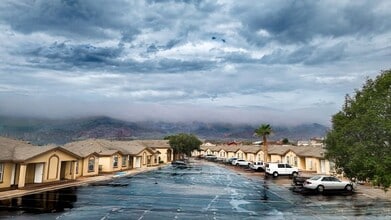 Patriot Palms in El Paso, TX - Foto de edificio - Building Photo
