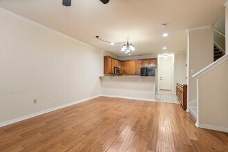 2101 Town Centre Dr in Round Rock, TX - Building Photo - Building Photo