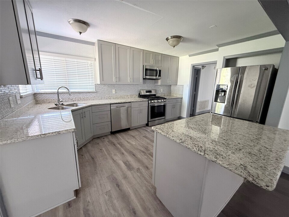 3818 Linkwood Dr in Houston, TX - Building Photo