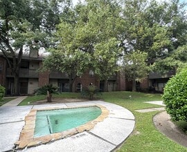 6500 Harbor Town Dr in Houston, TX - Building Photo - Building Photo