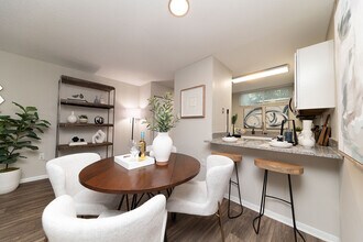 Vetra West Hills in Knoxville, TN - Building Photo - Building Photo