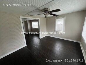 809 S Wood St in Stuttgart, AR - Building Photo - Building Photo