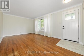 9 Kirkstall Ave in Ottawa, ON - Building Photo - Building Photo