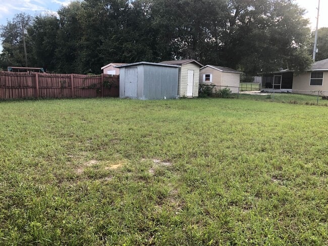 855 3rd St in Orange City, FL - Foto de edificio - Building Photo